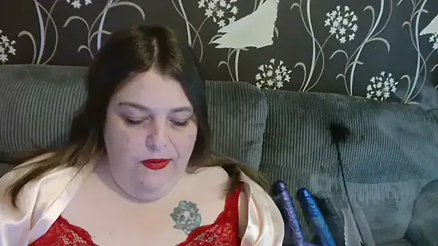 HousewifeMilf_Courtney on StripChat