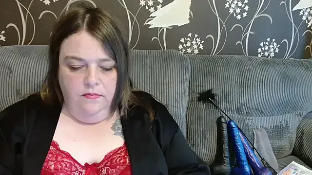 HousewifeMilf_Courtney on StripChat