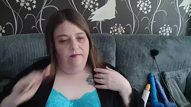 HousewifeMilf_Courtney on StripChat