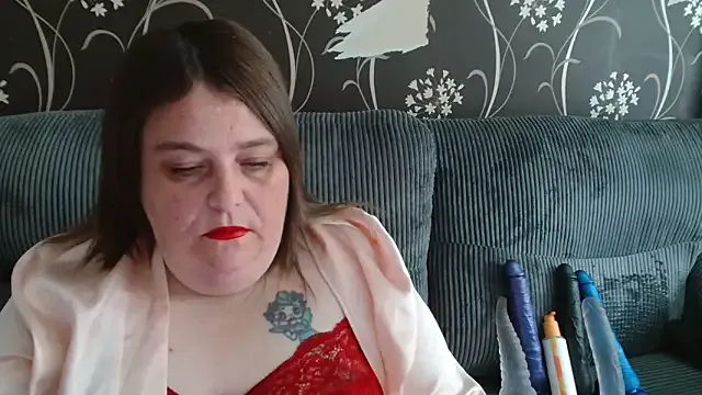 HousewifeMilf_Courtney on StripChat