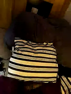 Offline Hugemassivebootie on StripChat