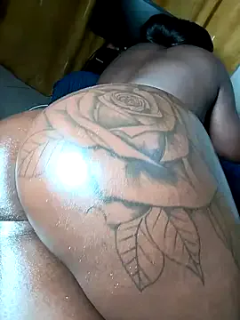 Offline Hugemassivebootie on StripChat