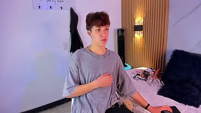 Offline IM_DAREN on StripChat