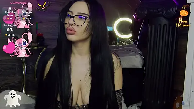 Offline IsabellaLuxx on StripChat