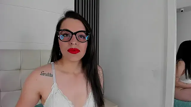 Freechat IsisNoir on StripChat