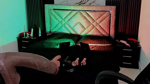 Issafoxx from StripChat is Freechat