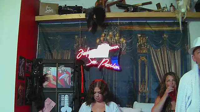 Offline JadeandDamon on StripChat