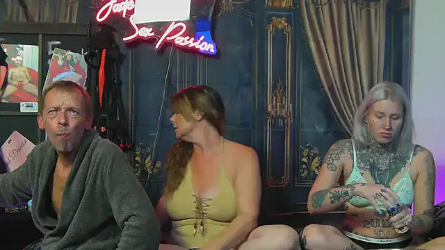 Offline JadeandDamon on StripChat