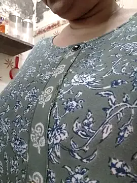 Offline janvi_100 on StripChat