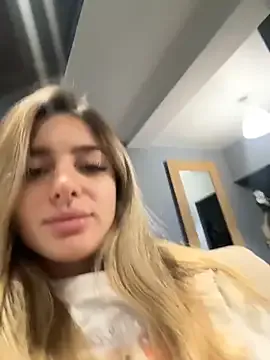 Offline Jasmine_urPrincess on StripChat