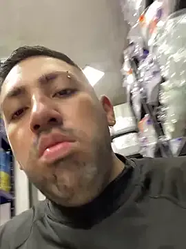 Offline JuanZapata33 on StripChat