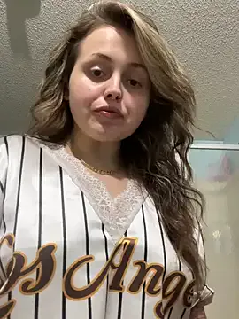 JuicyExxxperience on StripChat