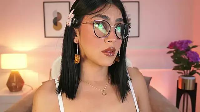 JulesBenett from StripChat is Freechat