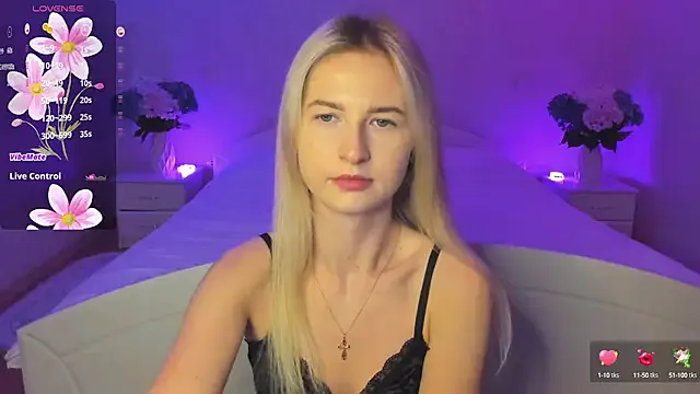 Offline Julie_Blaze on StripChat