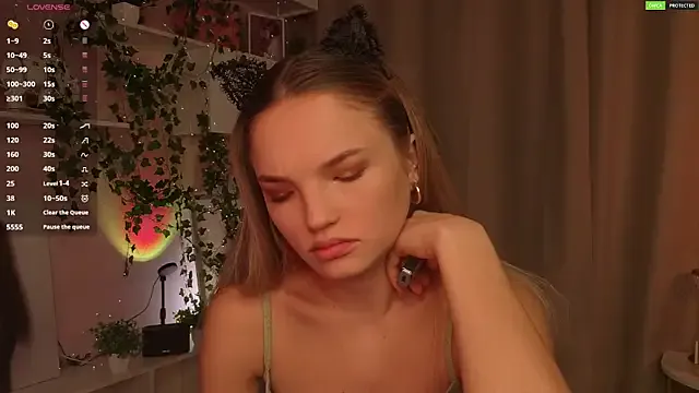 JulieLupo on StripChat