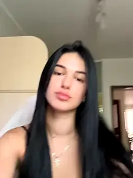 Offline Julietta_a on StripChat