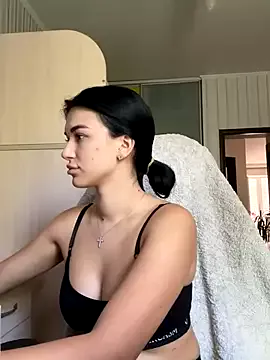 Offline Julietta_a on StripChat