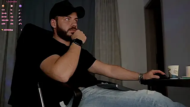 Offline juliusmasters on StripChat