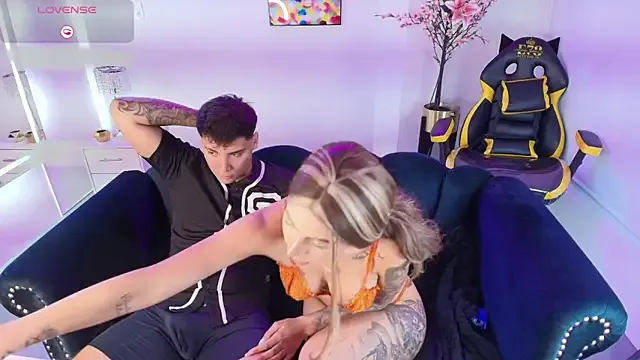 Offline Kathya_and_thiago on StripChat