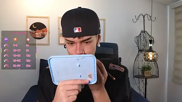 Offline kevienmiet on StripChat