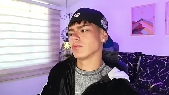 Offline kevienmiet on StripChat