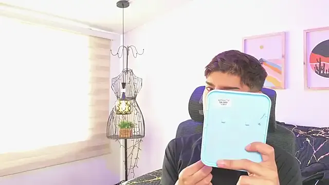 Offline kevienmiet on StripChat