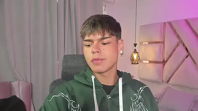 Offline kevienmiet on StripChat