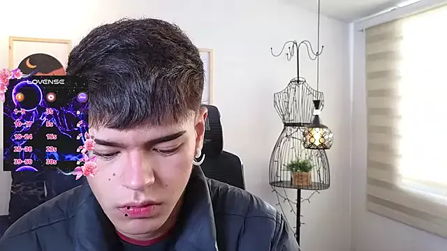 Offline kevienmiet on StripChat