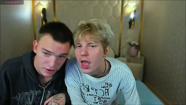 Offline Kevin_Derek on StripChat