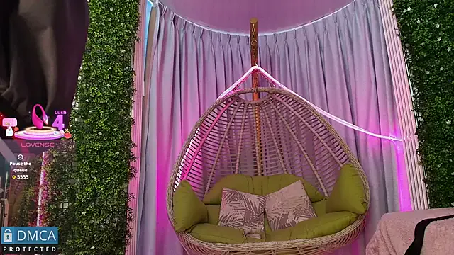 Offline Kiara_Zahiri__ on StripChat