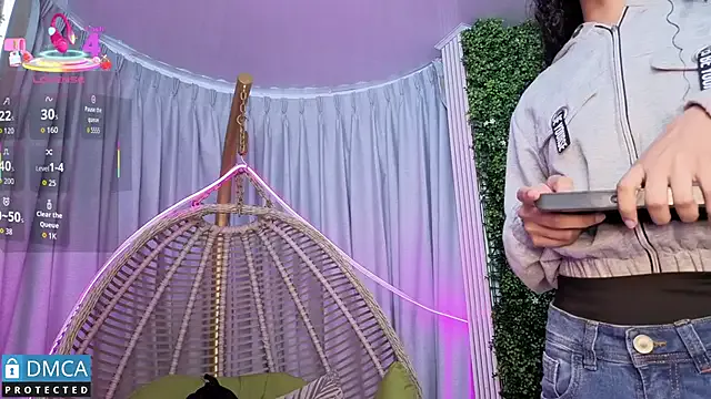 Offline Kiara_Zahiri__ on StripChat