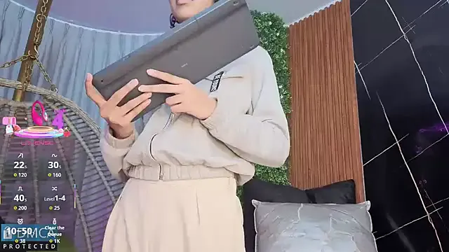 Offline Kiara_Zahiri__ on StripChat