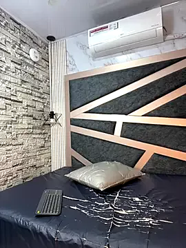 Offline Kiara_Zahiri__ on StripChat