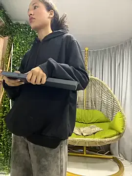 Offline Kiara_Zahiri__ on StripChat