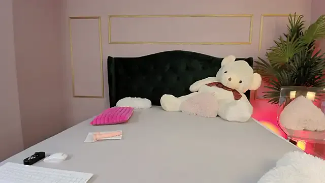 Offline KirraWhite on StripChat