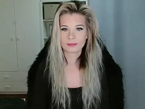 KristineGlow on StripChat