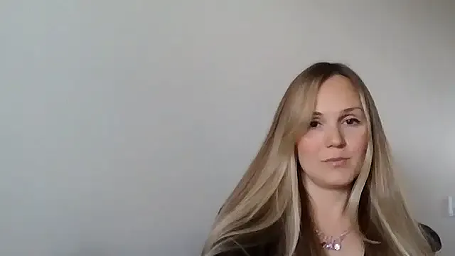 Offline Kyrelinn on StripChat