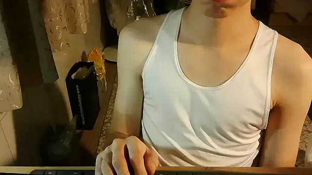 Offline KYU890428 on StripChat