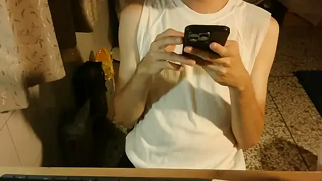 Offline KYU890428 on StripChat