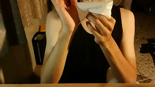 Offline KYU890428 on StripChat