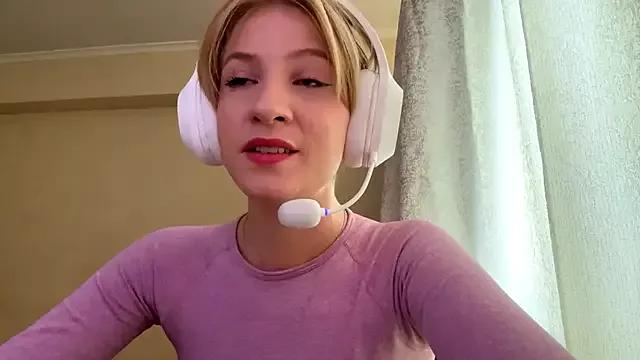l_i_s_a_blond from StripChat