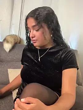 ladulcemary from StripChat is Freechat