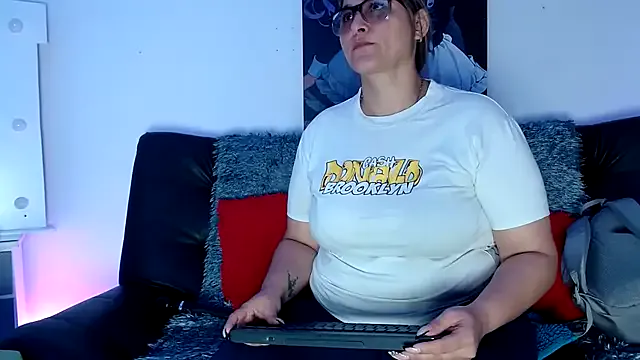 LAHILA_COOPERR on StripChat