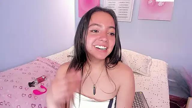 Lara_Rouss_ from StripChat