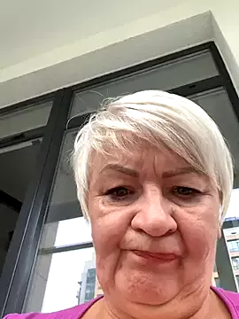 Offline Laura_Millf on StripChat