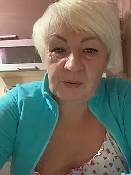 Offline Laura_Millf on StripChat