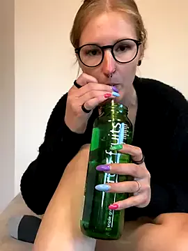 Offline LauraLuxxx on StripChat