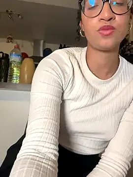 Offline Lauyako_974 on StripChat