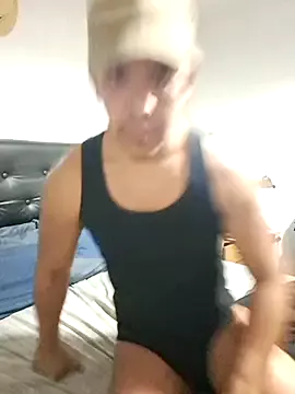 Offline liamlara on StripChat