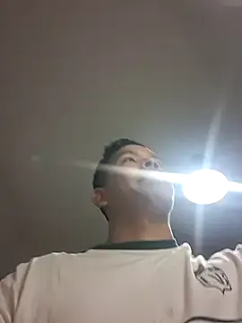 Offline liamlara on StripChat